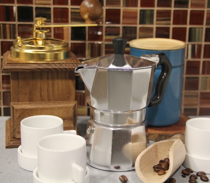 Простой, быстрый способ приготовить кофе очень высокого качества — приготовление напитка в гейзерной кофеварке