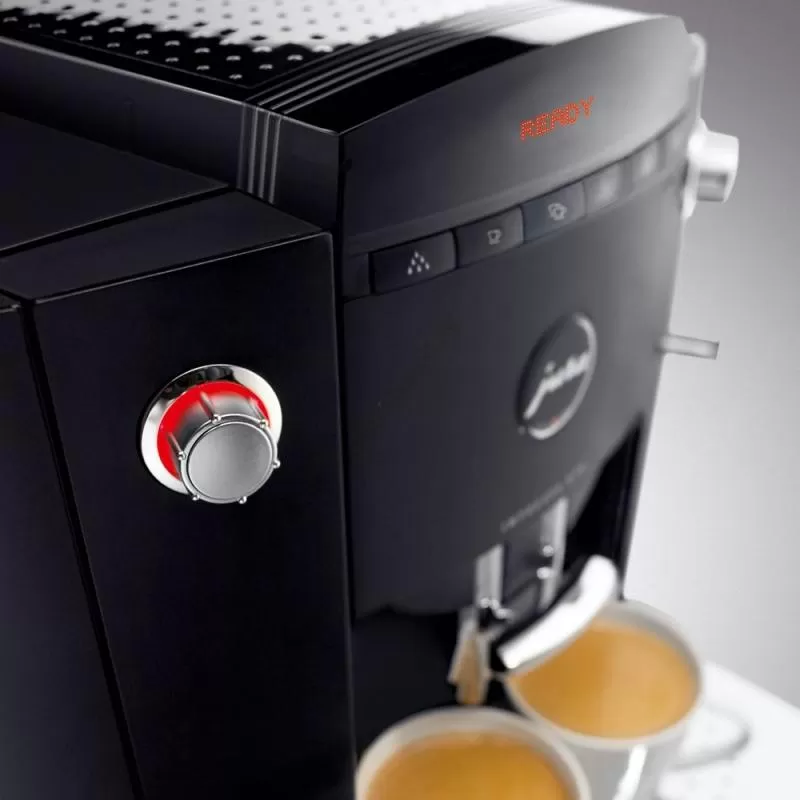 Чистить кофемашину просто. Фото